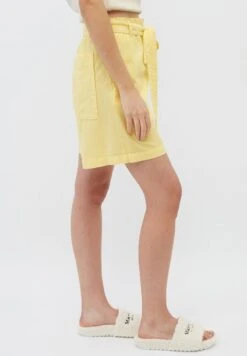 Marc O'Polo PAPERBAG STYLE, WIDE LEG - Shorts - Lemon Sorbet -Marc OPolo Geschaft c56cf2adf97f40caba5fe1dc27d0ae81