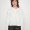 Marc O'Polo DENIM LONGSLEEVE HOODED WITH BUTTON PLACKET BOXY CROPPED - Langarmshirt - Scandinavian White 2 Marc O'Polo DENIM LONGSLEEVE HOODED WITH BUTTON PLACKET BOXY CROPPED - Langarmshirt - Scandinavian White -Marc OPolo Geschaft d4f0667996c745c0b957151708810314