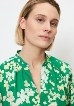 Marc O'Polo V-NECK- MIT ALLOVER-PRINT AUS PAPERTOUCH - Bluse - Green -Marc OPolo Geschaft d5bc8223689946dda7050fcd8cd46540