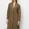 Marc O'Polo MIT GERAFFTEN DETAILS - Freizeitkleid - Earthy Brown