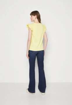 Marc O'Polo DENIM SLEEVELESS RUFFLES AT ARMHOLE - T-Shirt Print - Buttercup 10 Marc O'Polo DENIM SLEEVELESS RUFFLES AT ARMHOLE - T-Shirt Print - Buttercup -Marc OPolo Geschaft e1f113197f7c45d5ad8aeaab70c95373
