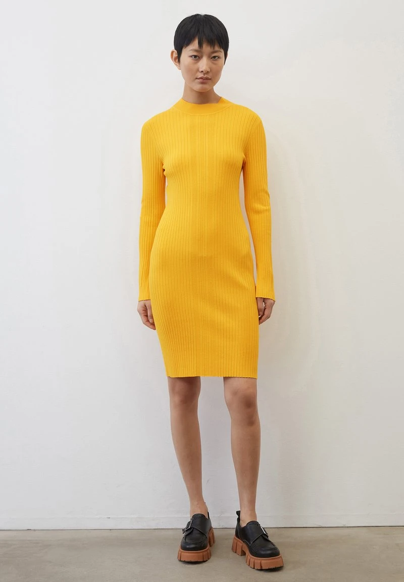Marc O'Polo LONGSLEEVE, SMALL STAND-UP COLLAR - Strickkleid - Morning Sun 7 Marc O'Polo LONGSLEEVE, SMALL STAND-UP COLLAR - Strickkleid - Morning Sun – Bild 5