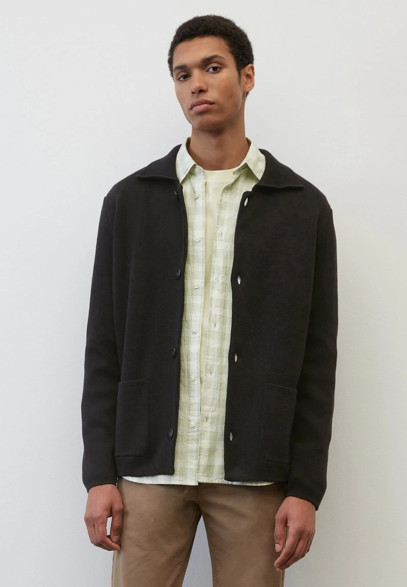 Marc O'Polo REGULAR MIT GERIPPTEM UMLEGEKRAGEN - Strickjacke - Black 3 Marc O'Polo REGULAR MIT GERIPPTEM UMLEGEKRAGEN - Strickjacke - Black