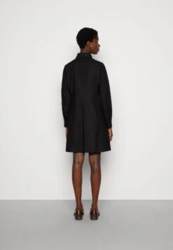 Marc O'Polo DRESS FEMININ SILHOUETTE SHIRT STYLE CUT LINES - Blusenkleid - Black 10 Marc O'Polo DRESS FEMININ SILHOUETTE SHIRT STYLE CUT LINES - Blusenkleid - Black -Marc OPolo Geschaft e72102c7b6f94d46bb00155cb55f5998