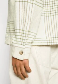 Marc O'Polo WITH CAMP COLLAR LONG SLEEVE TWO PATCHED FLAP POCKET - Leichte Jacke - White 13 Marc O'Polo WITH CAMP COLLAR LONG SLEEVE TWO PATCHED FLAP POCKET - Leichte Jacke - White -Marc OPolo Geschaft e85dd75cc45543e693c6ce8343616410