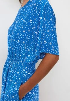 Marc O'Polo DENIM KURZER OVERALL MIT RÜCKENAUSSCHNITT AUS FLIESSE - Jumpsuit - Multi Mediterranean Blue -Marc OPolo Geschaft e85f4e44aa6545e3a0572a023236b104 1