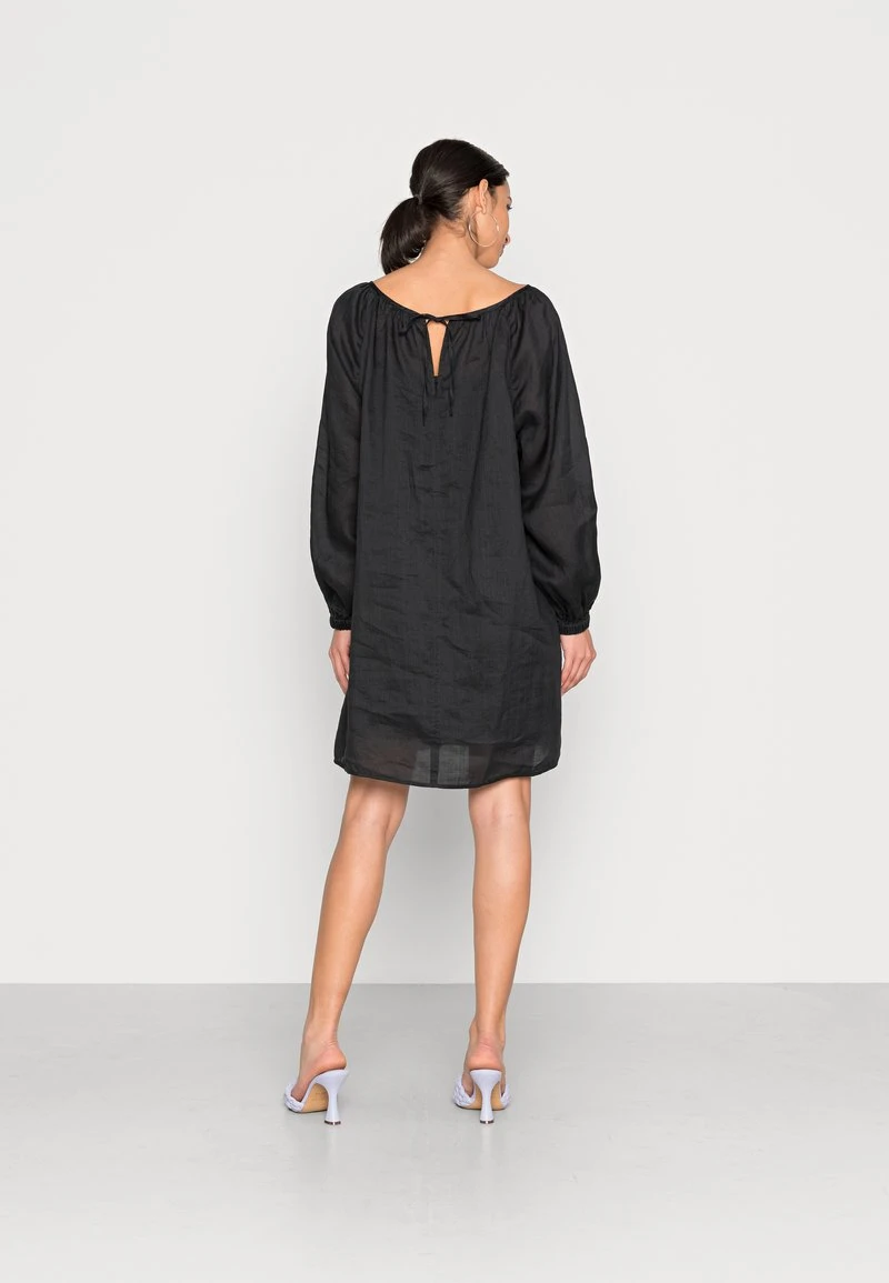 Marc O'Polo DRESS FEMININE GATHERING ROUND NECKLINE VOLUMINOUS SLEEVE - Freizeitkleid - Black 5 Marc O'Polo DRESS FEMININE GATHERING ROUND NECKLINE VOLUMINOUS SLEEVE - Freizeitkleid - Black – Bild 3