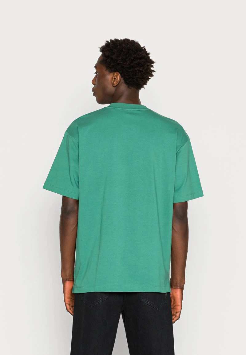 Marc O'Polo DENIM SHORT SLEEVE CHEST POCKET - T-Shirt Basic - Green Depths 5 Marc O'Polo DENIM SHORT SLEEVE CHEST POCKET - T-Shirt Basic - Green Depths – Bild 3