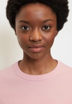 Marc O'Polo DENIM RUNDHALS MIT STRUKTUR AUS - T-Shirt Basic - Matte Rose -Marc OPolo Geschaft f35fb3972c664b218816108e635919e5