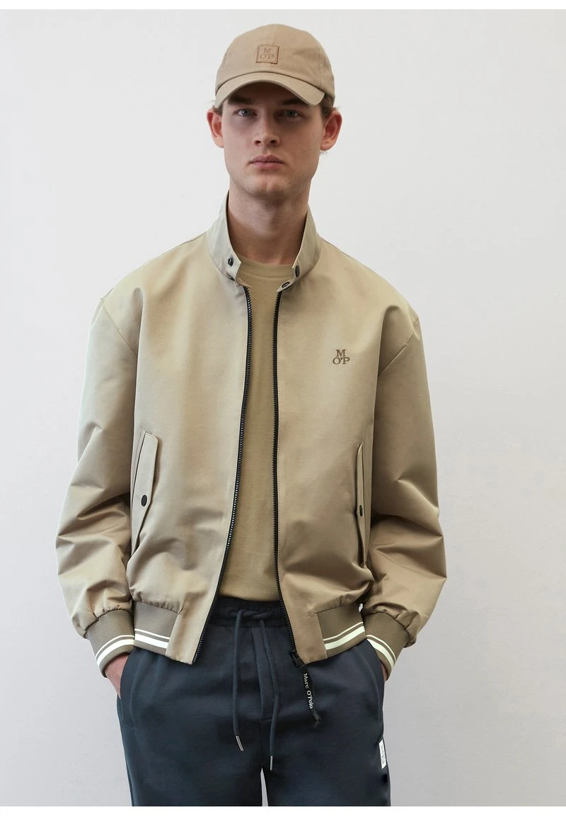 Marc O'Polo REGULAR MIT STEHKRAGEN - Bomberjacke - Soft Mocca 3 Marc O'Polo REGULAR MIT STEHKRAGEN - Bomberjacke - Soft Mocca