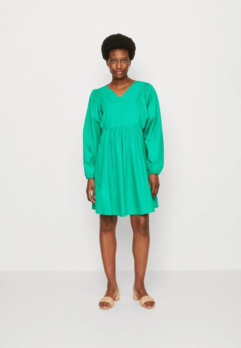 Marc O'Polo DRESS FEMININE STYLE SLEEVE VOLUME V NECK SHORT LENGTH - Freizeitkleid - Vivid Green 3 Marc O'Polo DRESS FEMININE STYLE SLEEVE VOLUME V NECK SHORT LENGTH - Freizeitkleid - Vivid Green