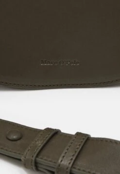 Marc O'Polo LISKA - Umhängetasche - Olive Drab -Marc OPolo Geschaft fa2f60201b0540bd9bf7a3555cd6da6a