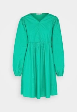 Marc O'Polo DRESS FEMININE STYLE SLEEVE VOLUME V NECK SHORT LENGTH - Freizeitkleid - Vivid Green 12 Marc O'Polo DRESS FEMININE STYLE SLEEVE VOLUME V NECK SHORT LENGTH - Freizeitkleid - Vivid Green -Marc OPolo Geschaft fb7b774f7ae24832841831bfc4964653