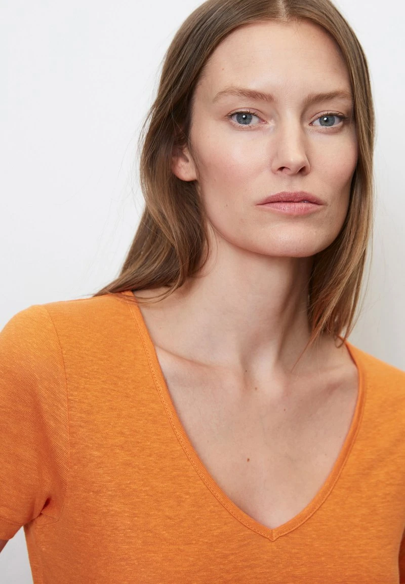 Marc O'Polo V-NECK - T-Shirt Basic - Marigold Orange 6 Marc O'Polo V-NECK - T-Shirt Basic - Marigold Orange – Bild 4
